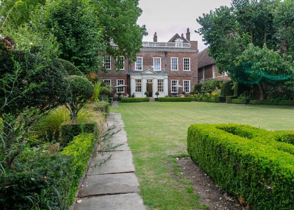 Fydell House History Buffs